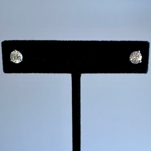 Martini Set 1.00 Carat Diamond Stud Earrings in White Gold - Picture 3 of 9